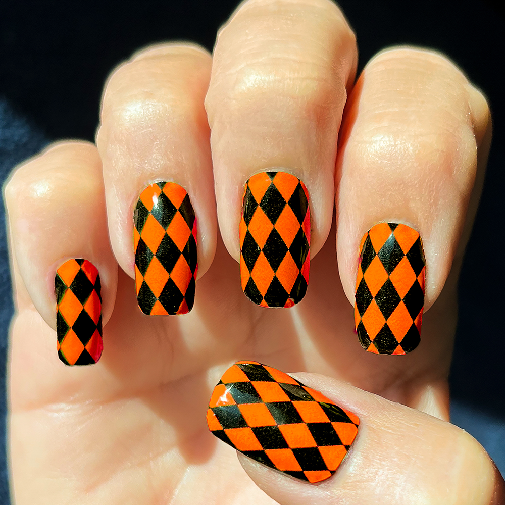 35 Cute Orange Nail Ideas To Rock in Summer : Dark Orange Color Lines